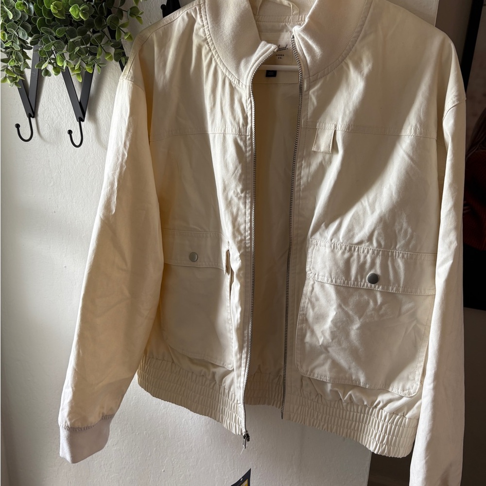 NWT Universal Thread Cream Cargo Bomber Jacket XL